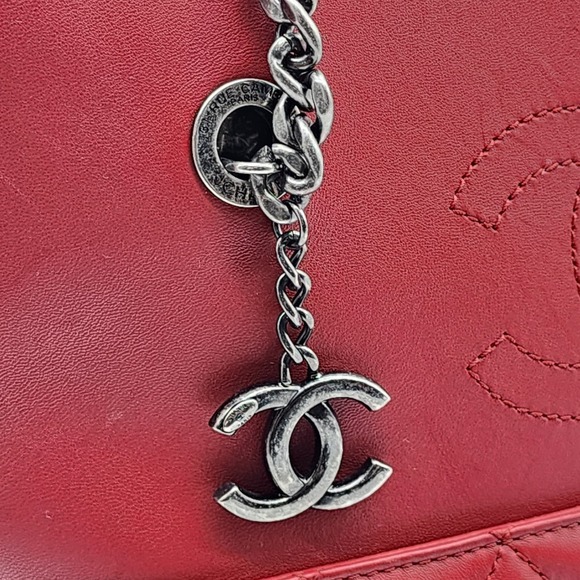 Chanel Urban Delight Quilted Leather Chain Tote in Red - Picture 6 of 11